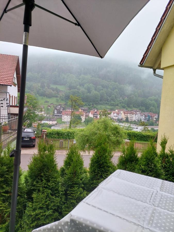Apartement Am Waldrand Bad Wildbad Eksteriør bilde